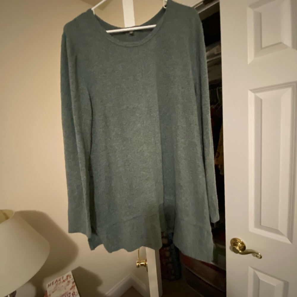 Coin 1804 sweater with buttons down the back size XL